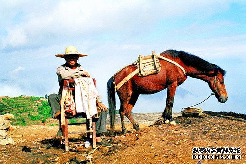 山间铃响马帮来